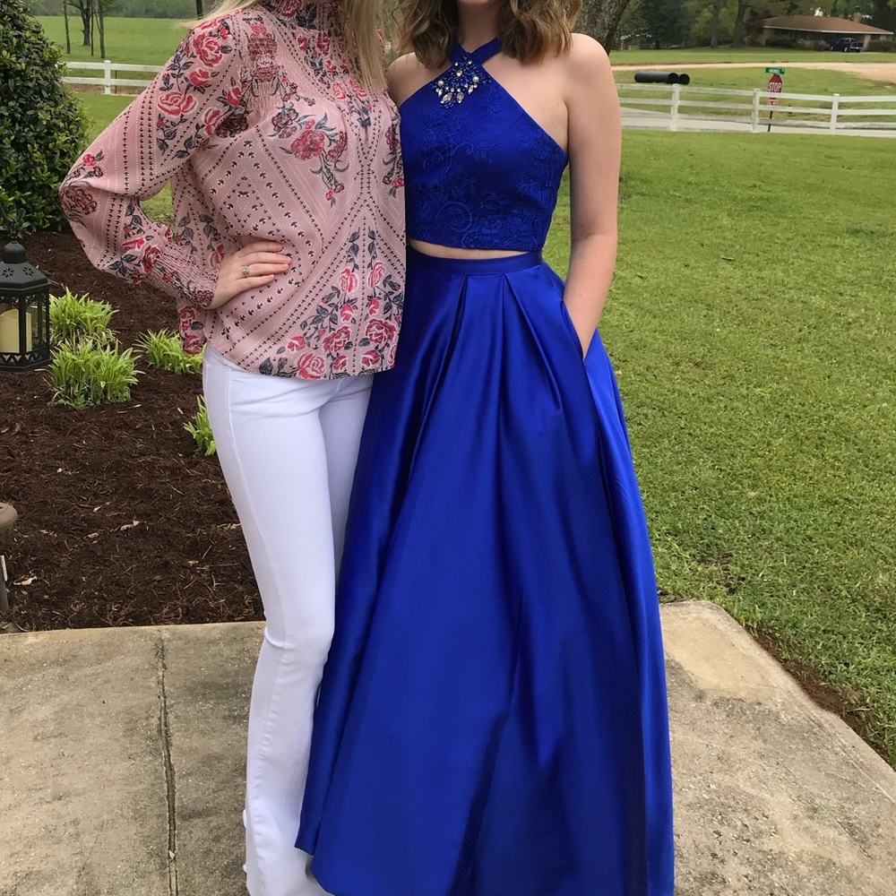 Two piece prom dress💙